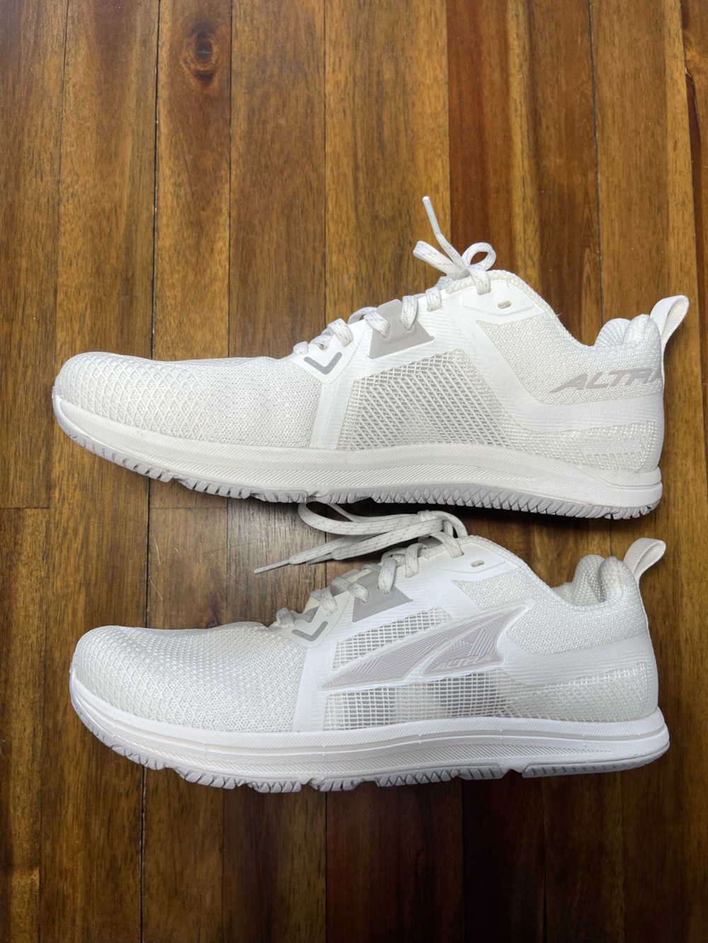 Altra Solstice XT3 training shoe white and gray zero drop lifting shoe men’s 8